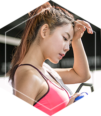 뛰거나 움직일 때 소변이 속옷을 적시어 불편한 여성